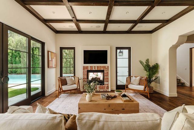 16037 W Junaluska Way, Pacific Palisades, CA 90272