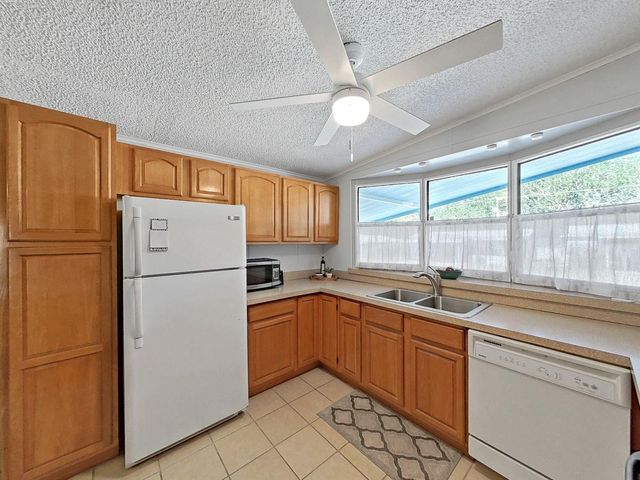 1811 FOX HILL DR, Lakeland, FL 33810