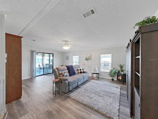 1811 FOX HILL DR, Lakeland, FL 33810