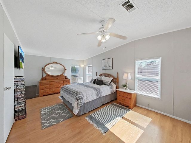 1811 FOX HILL DR, Lakeland, FL 33810