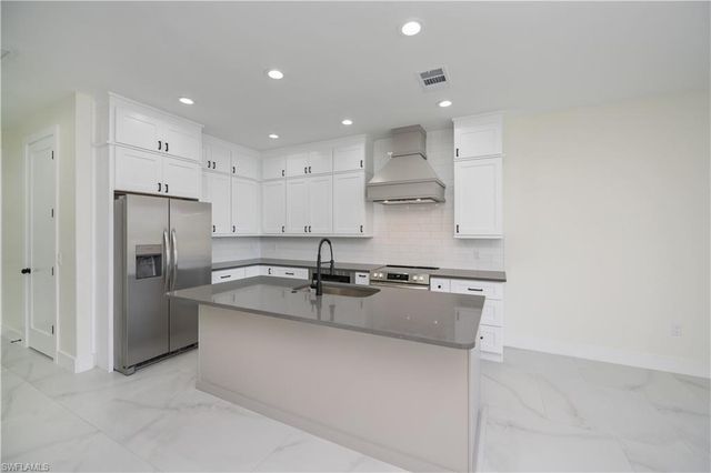 2615 Sunvale CT, Cape Coral, FL 33991