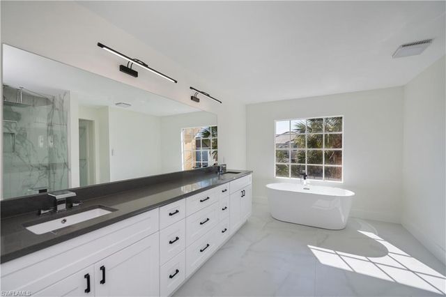 2615 Sunvale CT, Cape Coral, FL 33991