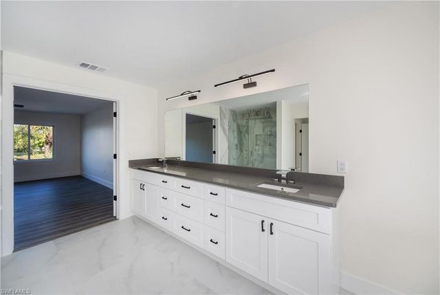 2615 Sunvale CT, Cape Coral, FL 33991