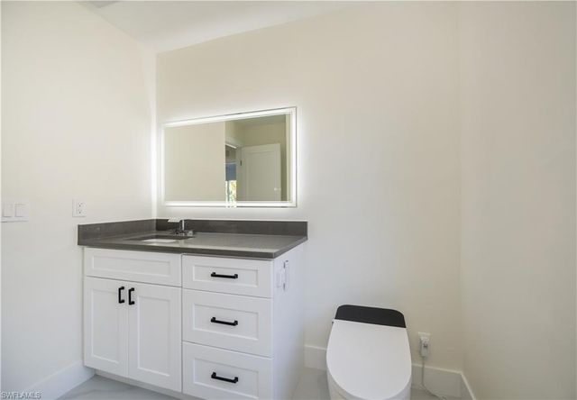 2615 Sunvale CT, Cape Coral, FL 33991