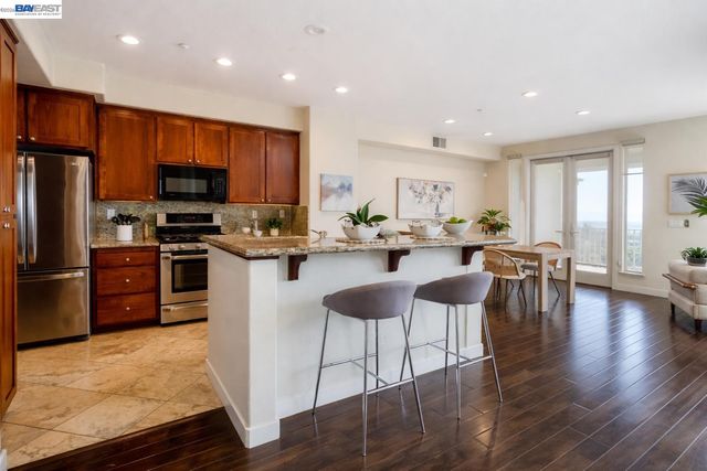 6401 Blue Rock Ct, Oakland, CA 94605