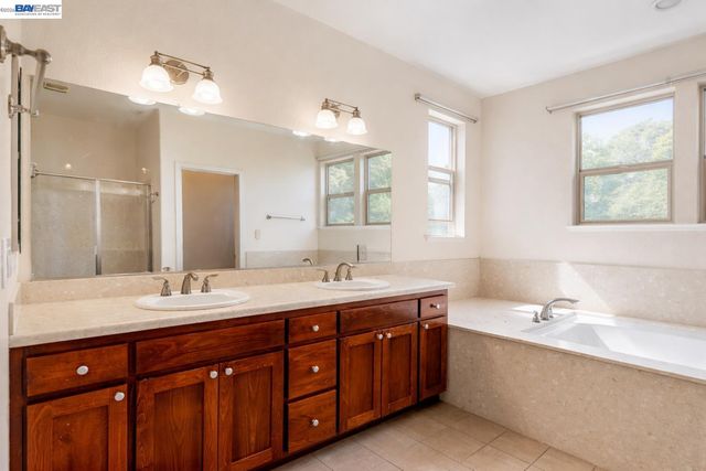 6401 Blue Rock Ct, Oakland, CA 94605