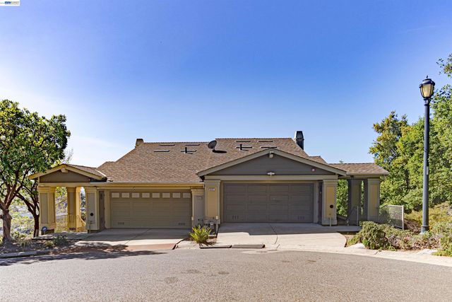 6401 Blue Rock Ct, Oakland, CA 94605