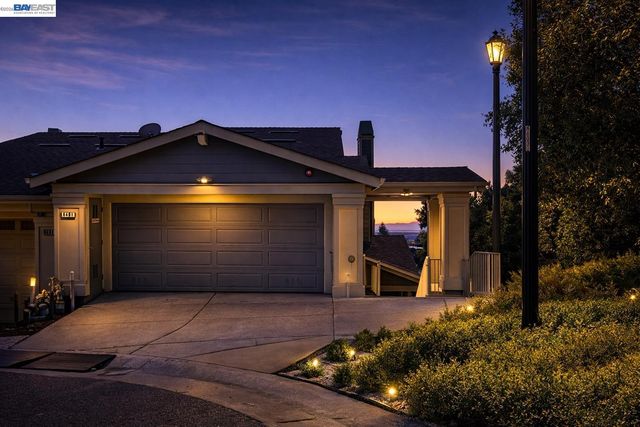 6401 Blue Rock Ct, Oakland, CA 94605