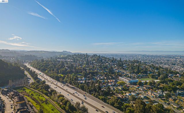 6401 Blue Rock Ct, Oakland, CA 94605