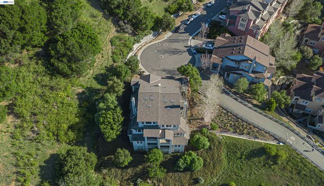 6401 Blue Rock Ct, Oakland, CA 94605