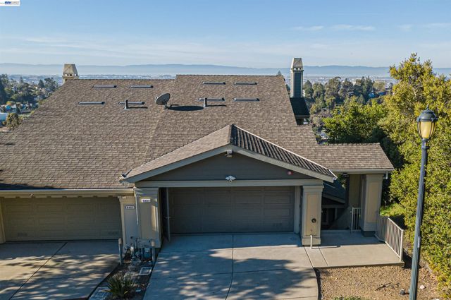6401 Blue Rock Ct, Oakland, CA 94605