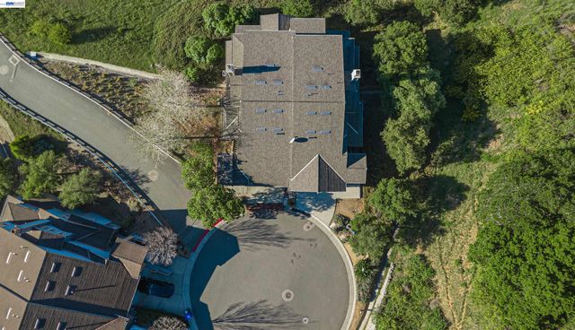 6401 Blue Rock Ct, Oakland, CA 94605