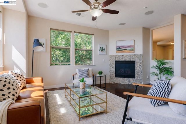 6401 Blue Rock Ct, Oakland, CA 94605