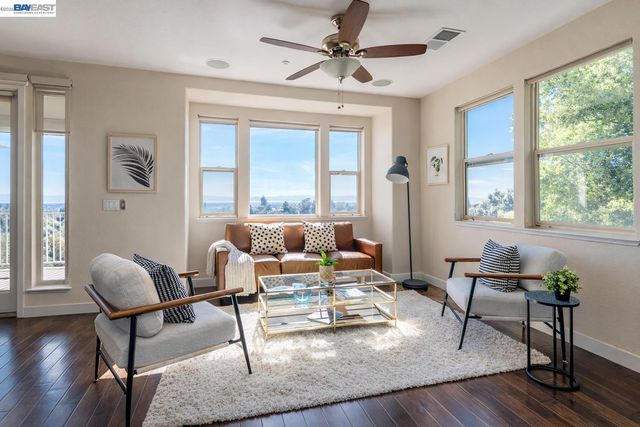 6401 Blue Rock Ct, Oakland, CA 94605