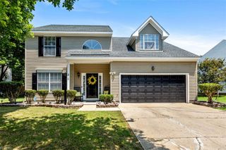 318 Big Pond LN, Chesapeake, VA 23323
