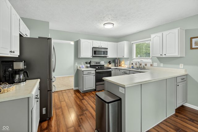 594 Homestead Lane, Greenwood, IN 46142