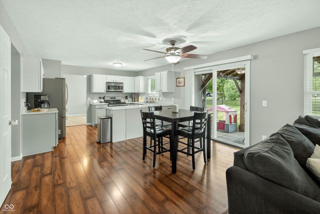 594 Homestead Lane, Greenwood, IN 46142