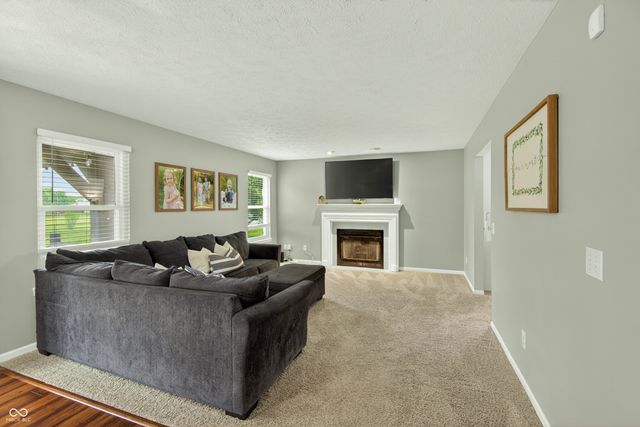 594 Homestead Lane, Greenwood, IN 46142