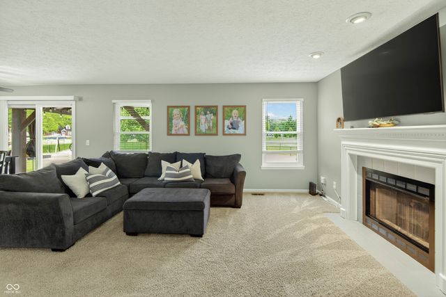 594 Homestead Lane, Greenwood, IN 46142