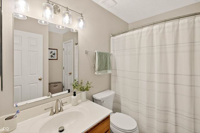 594 Homestead Lane, Greenwood, IN 46142