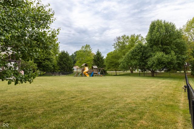 594 Homestead Lane, Greenwood, IN 46142