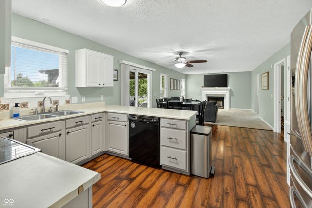 594 Homestead Lane, Greenwood, IN 46142