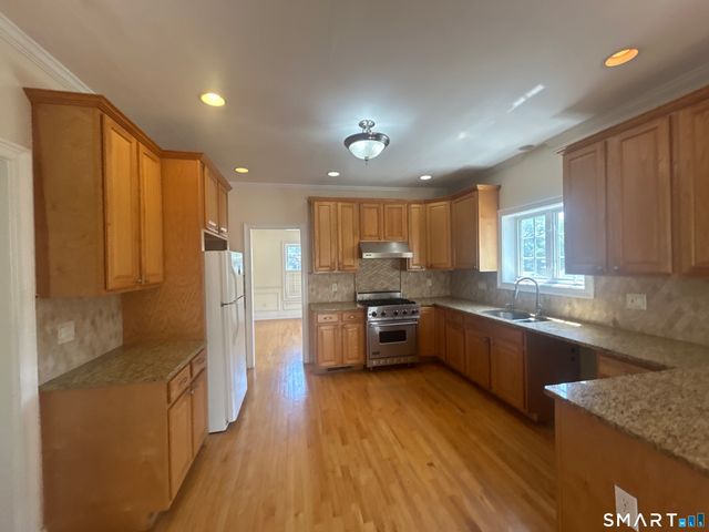 15 Tavern Rock Road, Stratford, CT 06614