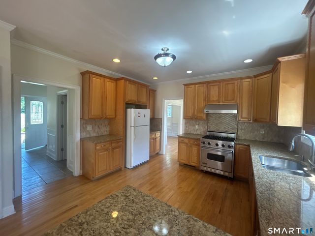 15 Tavern Rock Road, Stratford, CT 06614