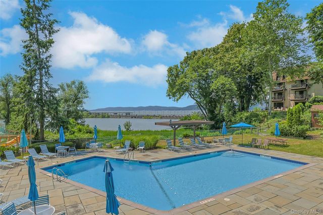 310 Kemeys Cove 3-10, Briarcliff Manor, NY 10510