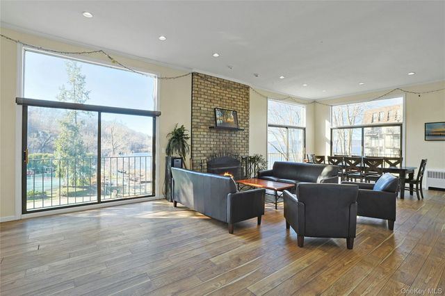 310 Kemeys Cove 3-10, Briarcliff Manor, NY 10510