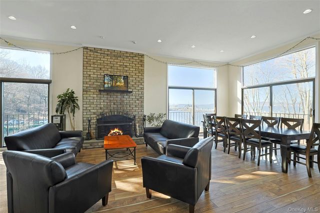 310 Kemeys Cove 3-10, Briarcliff Manor, NY 10510