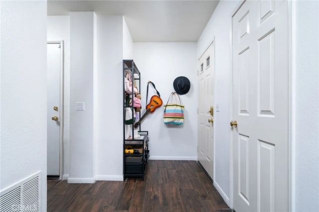 3707 Calle Curacso, Riverside, CA 92503