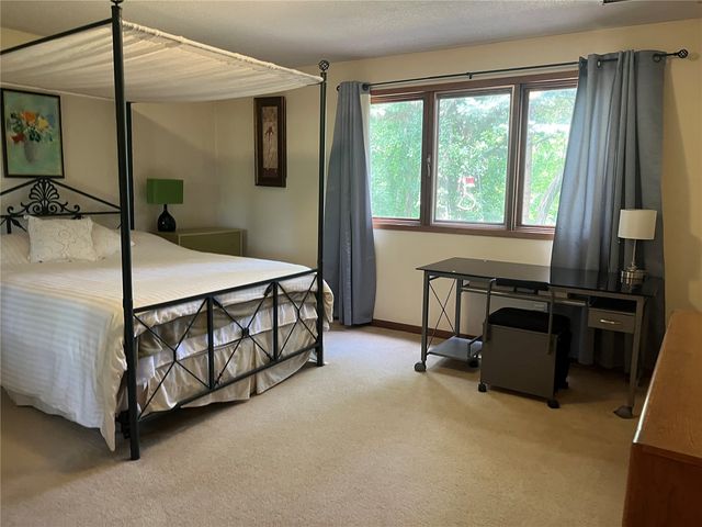 1506 Olde Hickory Lane, Coralville, IA 52241