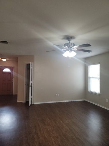 1340 Gayle Street, Burleson, TX 76028