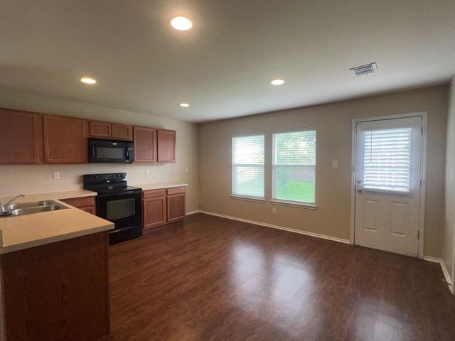 1340 Gayle Street, Burleson, TX 76028