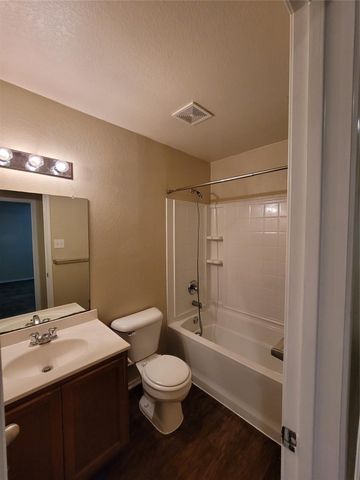1340 Gayle Street, Burleson, TX 76028