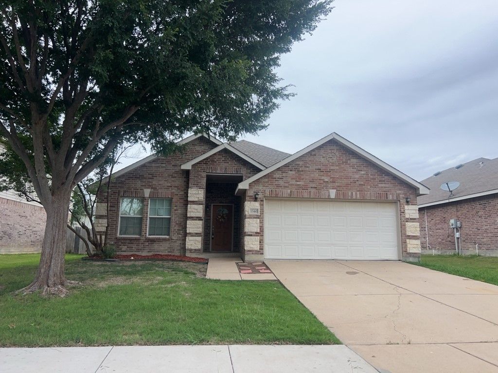 1340 Gayle Street, Burleson, TX 76028