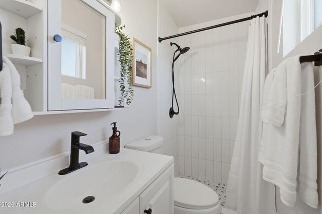 1052 W ELNA RAE Street, Tempe, AZ 85281