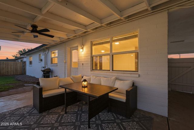 1052 W ELNA RAE Street, Tempe, AZ 85281