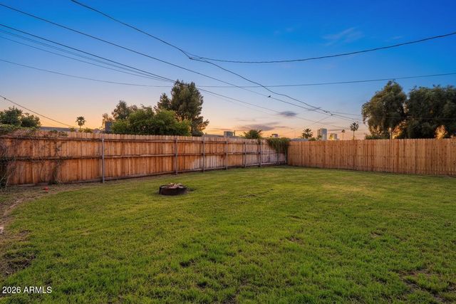 1052 W ELNA RAE Street, Tempe, AZ 85281