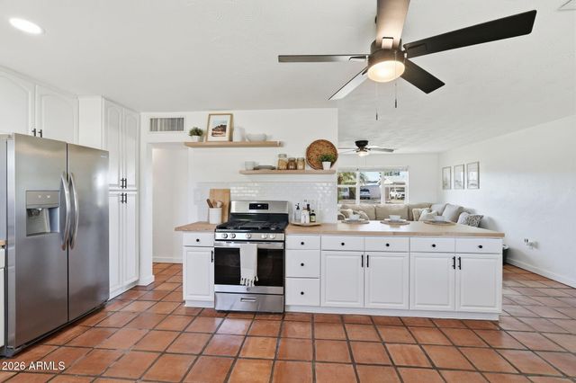 1052 W ELNA RAE Street, Tempe, AZ 85281