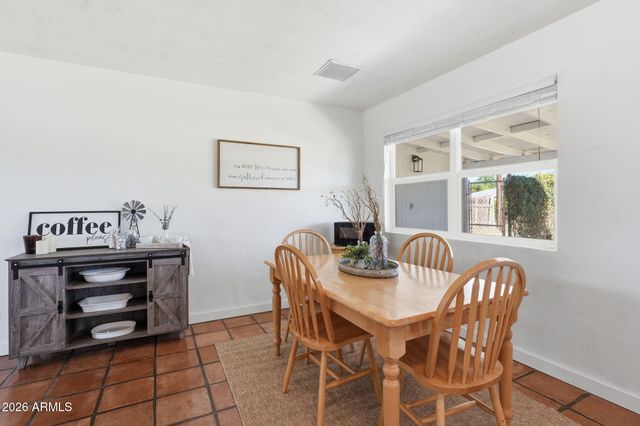 1052 W ELNA RAE Street, Tempe, AZ 85281