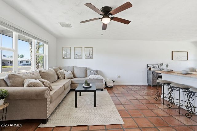 1052 W ELNA RAE Street, Tempe, AZ 85281