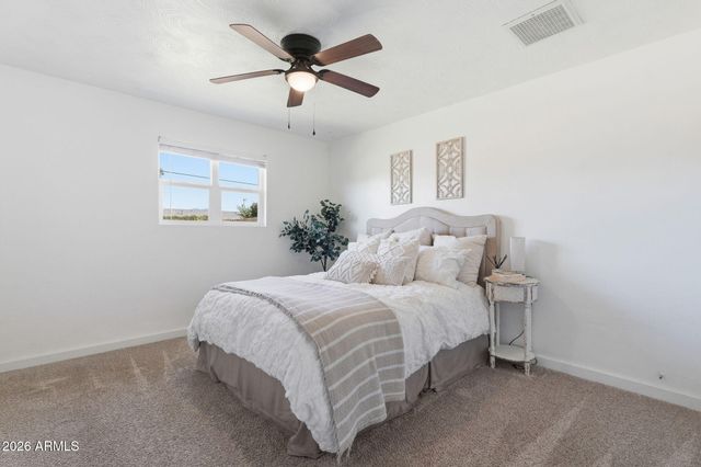 1052 W ELNA RAE Street, Tempe, AZ 85281