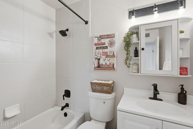 1052 W ELNA RAE Street, Tempe, AZ 85281