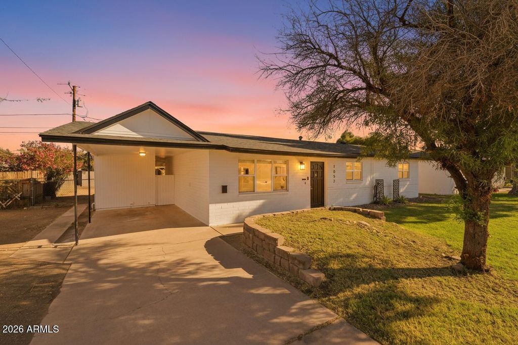 1052 W ELNA RAE Street, Tempe, AZ 85281