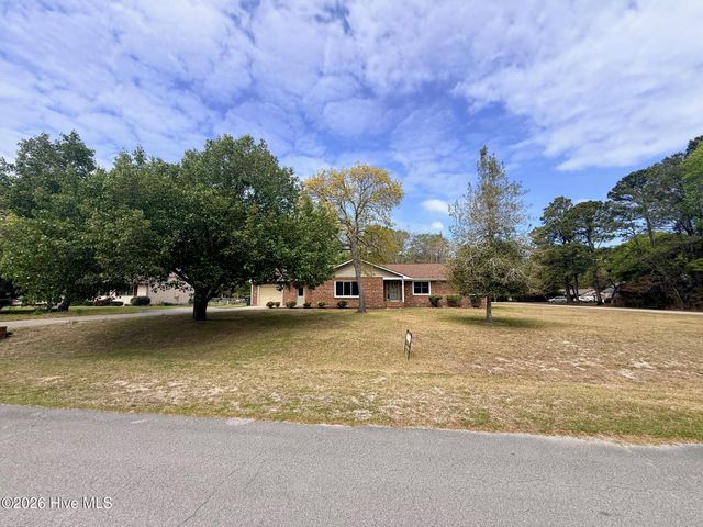 402 Crestwood Drive, Newport, NC 28570