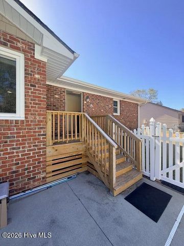 402 Crestwood Drive, Newport, NC 28570