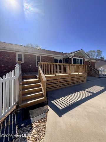 402 Crestwood Drive, Newport, NC 28570