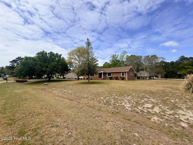 402 Crestwood Drive, Newport, NC 28570